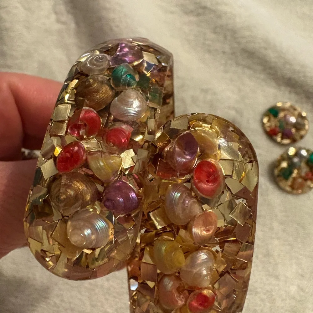 Vintage Lucite Seashell Bracelet Earrings Jewelry Set Gold Foil Confetti Bypass - Picture 3 of 8